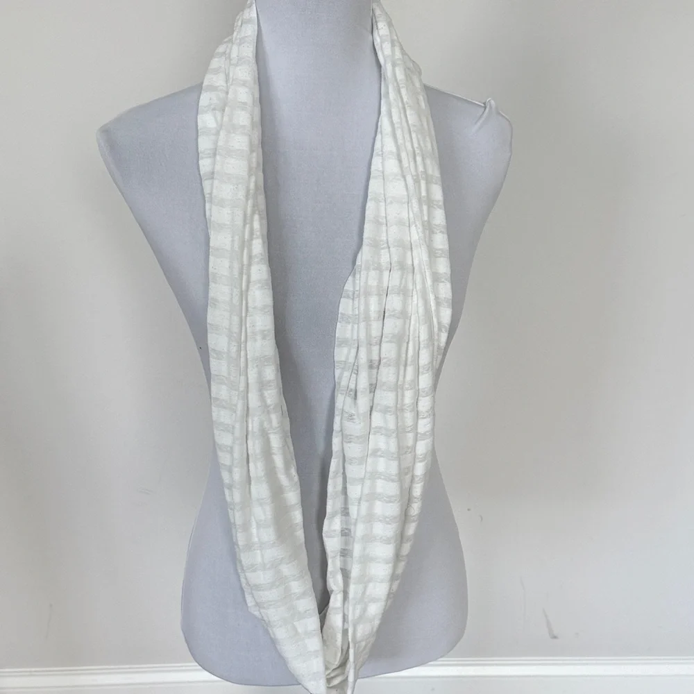 White‎ Infinity Scarf